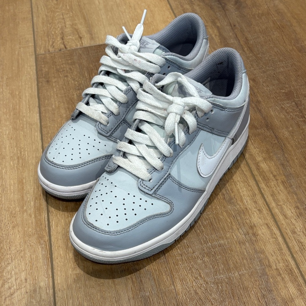 Nike Men's Light Gray Sneakers